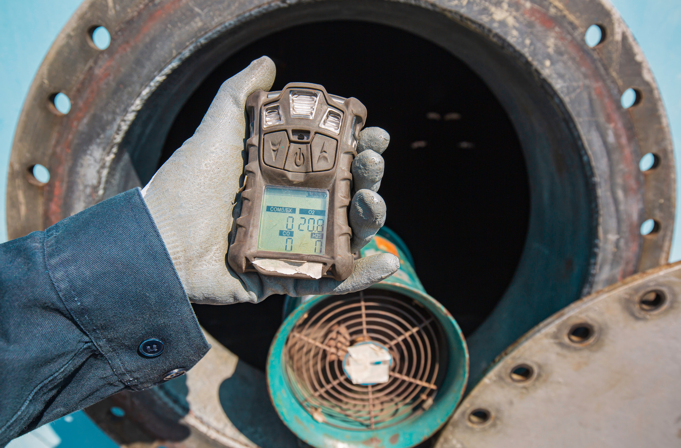 Gas meter for monitoring confined spaces